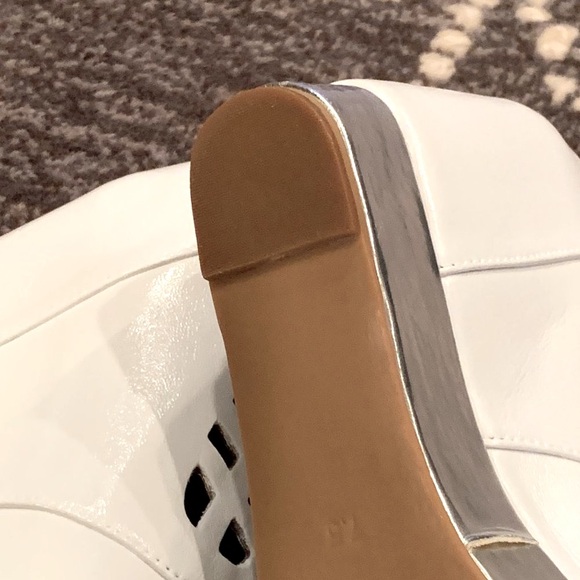 🎶🎶 RARE Jeffrey Campbell White Leather Mary Jane Silver Platform, Size 7.5 - Picture 9 of 13